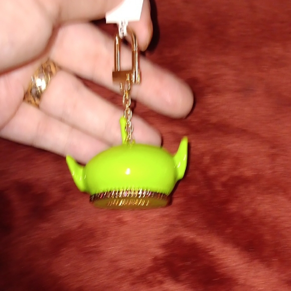 Green Alien Keychain - Picture 4 of 7